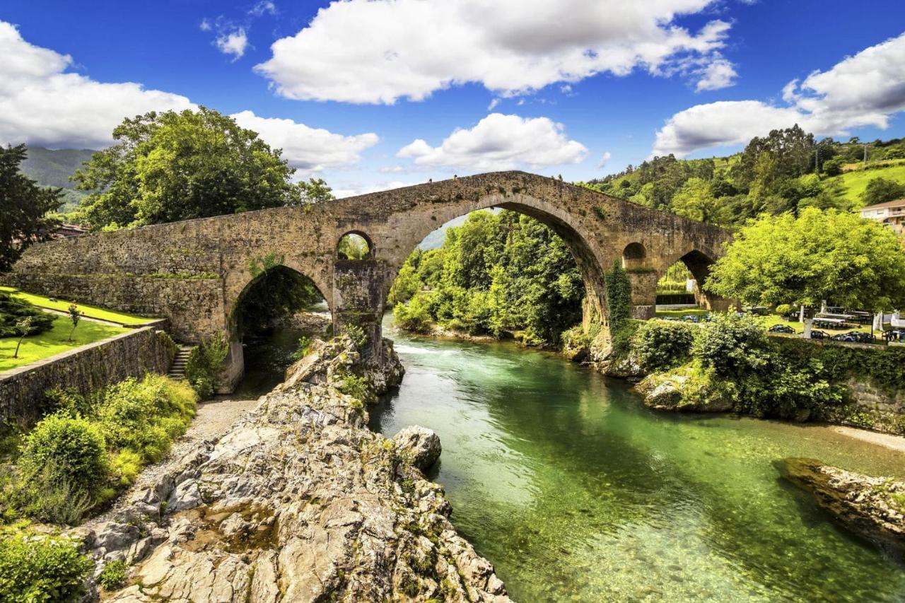 Cangas De Onis A Orillas Del Rio Sella Екстер'єр фото