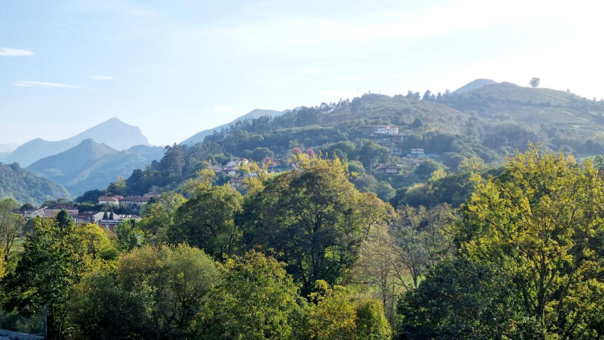 Cangas De Onis A Orillas Del Rio Sella Екстер'єр фото